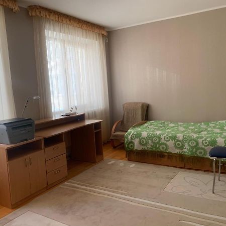 Bright Room Near International Exhibition Centre Киев Екстериор снимка