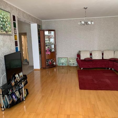Bright Room Near International Exhibition Centre Киев Екстериор снимка