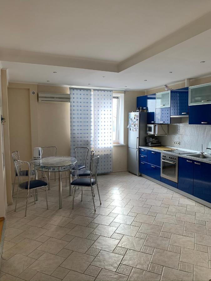 Bright Room Near International Exhibition Centre Киев Екстериор снимка