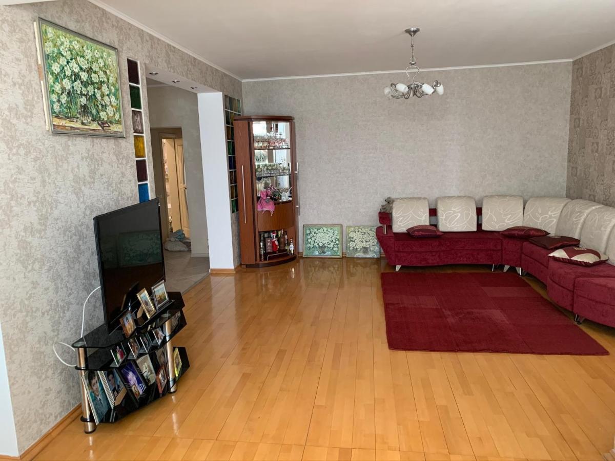 Bright Room Near International Exhibition Centre Киев Екстериор снимка
